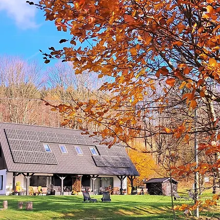 Chwila Moment - Dom W Okolicy Czarnej Gory, Nad Rzeka Stronie Slaskie
