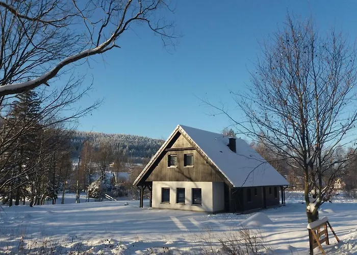 Chwila Moment - Dom W Okolicy Czarnej Gory, Nad Rzeka *