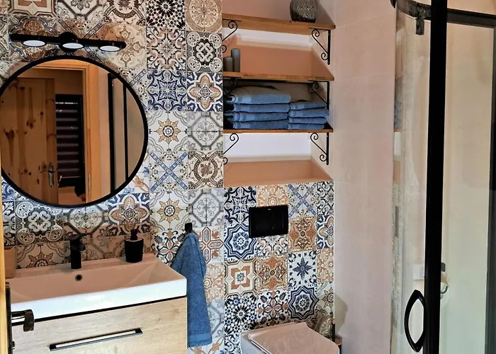 Chwila Moment - Dom W Okolicy Czarnej Gory, Nad Rzeka Stronie Śląskie