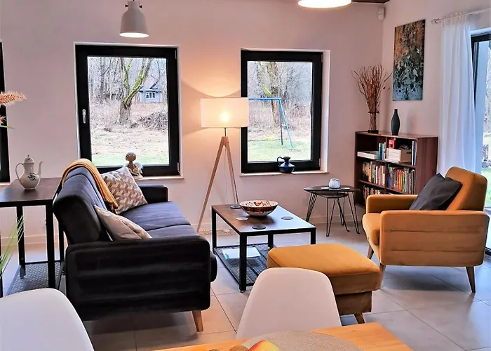 Chwila Moment - Dom W Okolicy Czarnej Gory, Nad Rzeka *